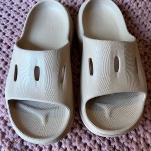 Hoka Ora Recovery Slide 3